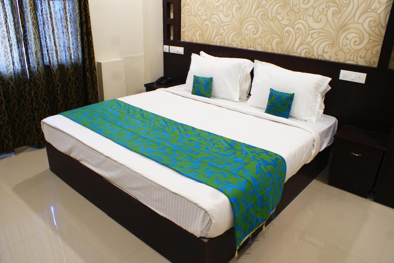 Collection O 8267 Galaxy Inn Kochi Eksteriør bilde