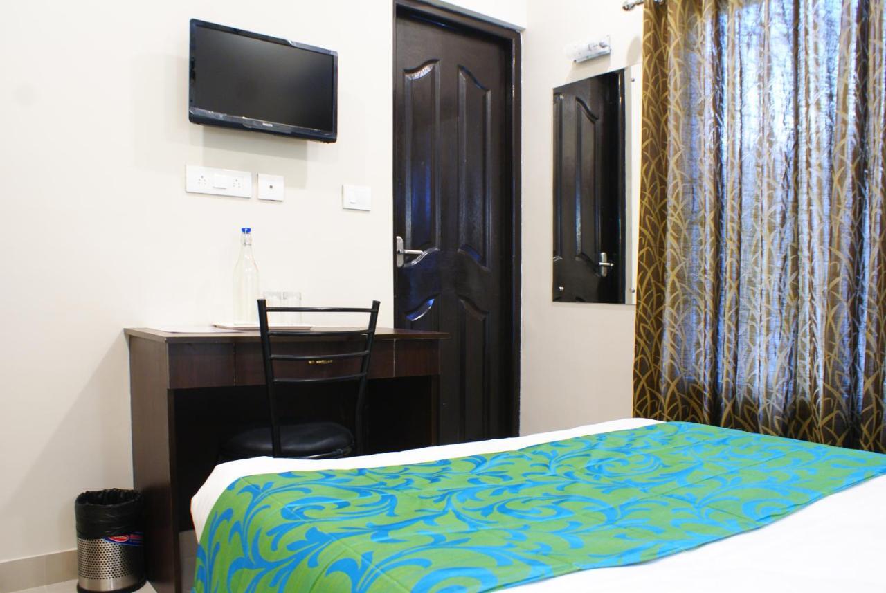 Collection O 8267 Galaxy Inn Kochi Eksteriør bilde