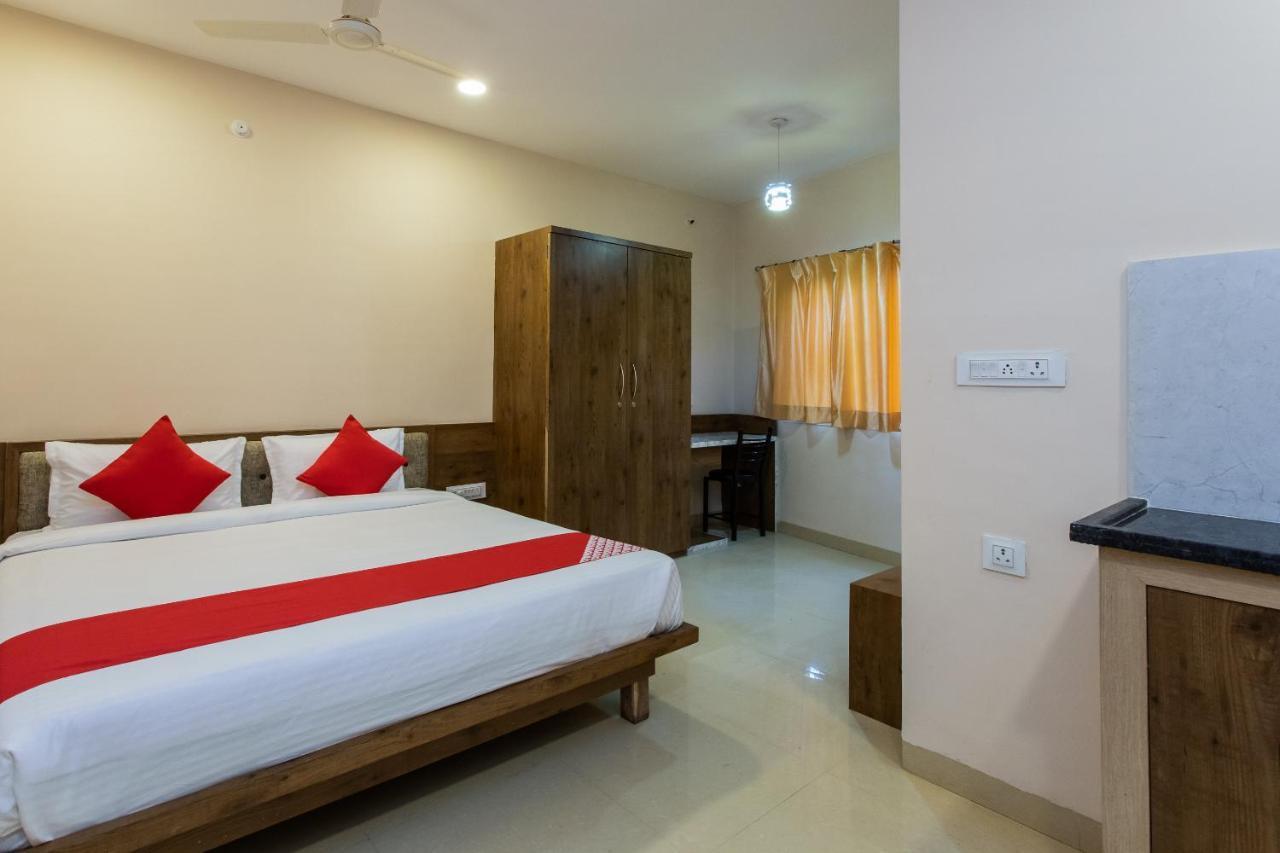 Collection O 8267 Galaxy Inn Kochi Eksteriør bilde