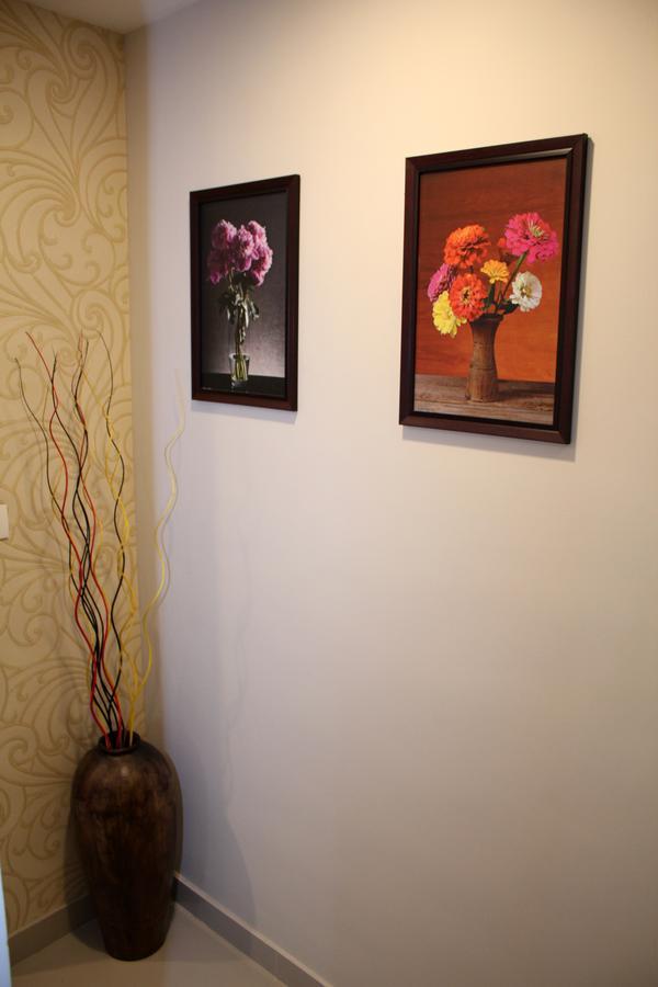 Collection O 8267 Galaxy Inn Kochi Eksteriør bilde