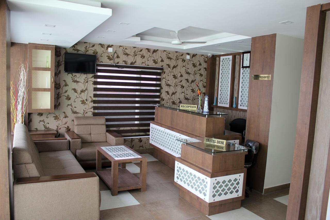 Collection O 8267 Galaxy Inn Kochi Eksteriør bilde